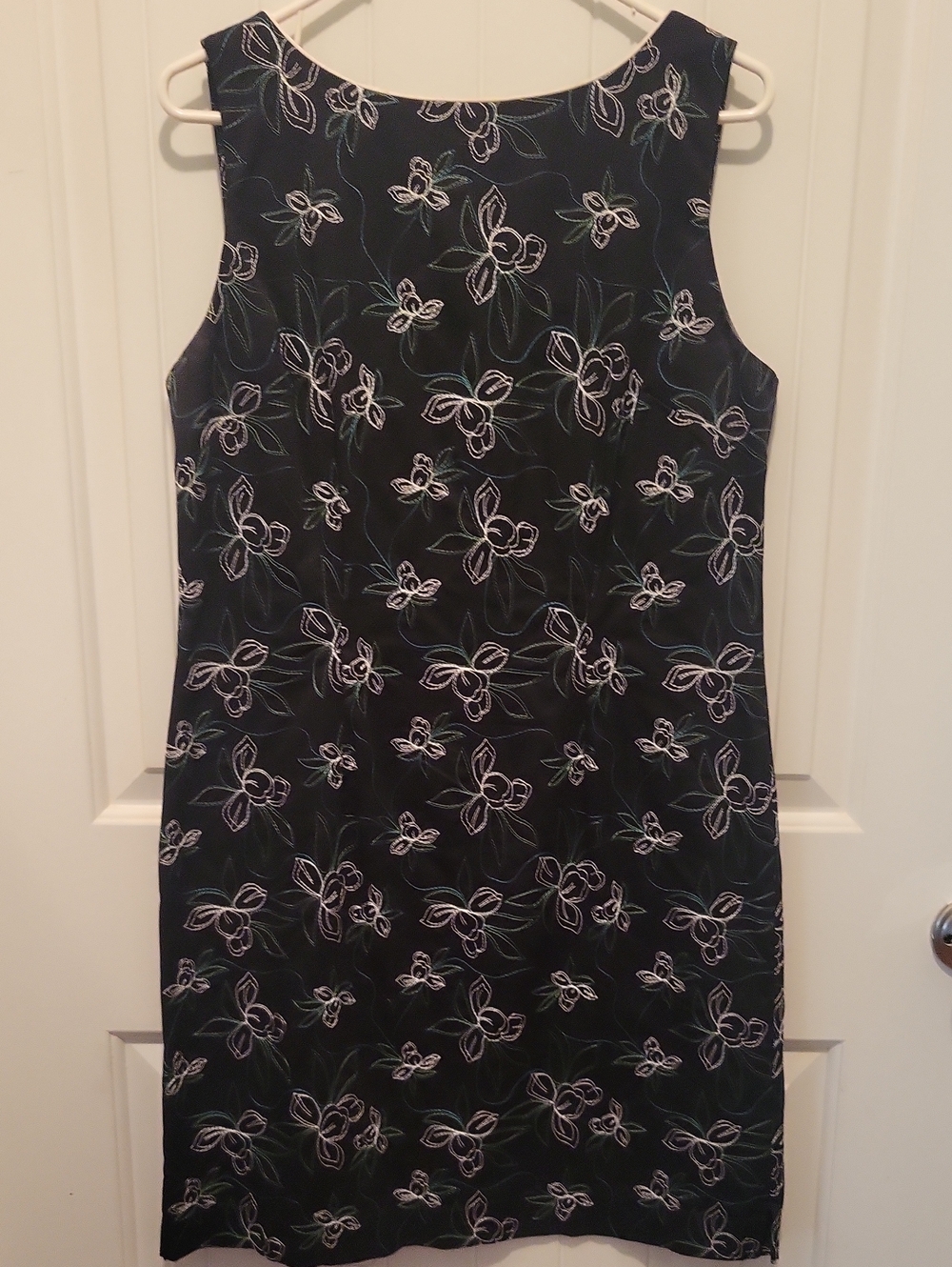 Womens Amanda Smith Embroidered Flower Dress
